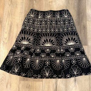 Black Skirt Nanette Lepore Womens SIze 4 White embroidery stitching